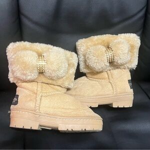 Bebe Faux Fur Trendy Winter Boots for Little Girls size 6